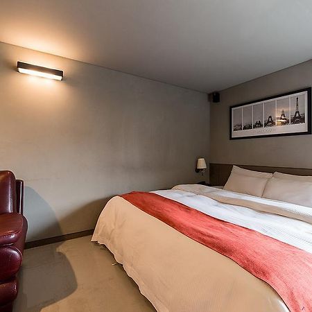 Tara Hotel Seoel Buitenkant foto