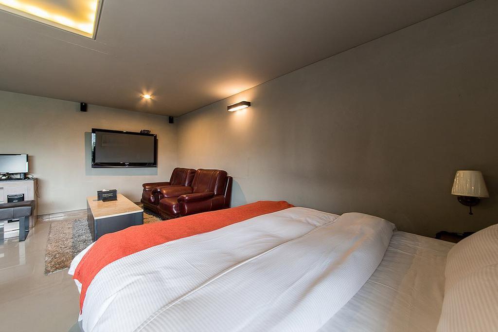 Tara Hotel Seoel Kamer foto