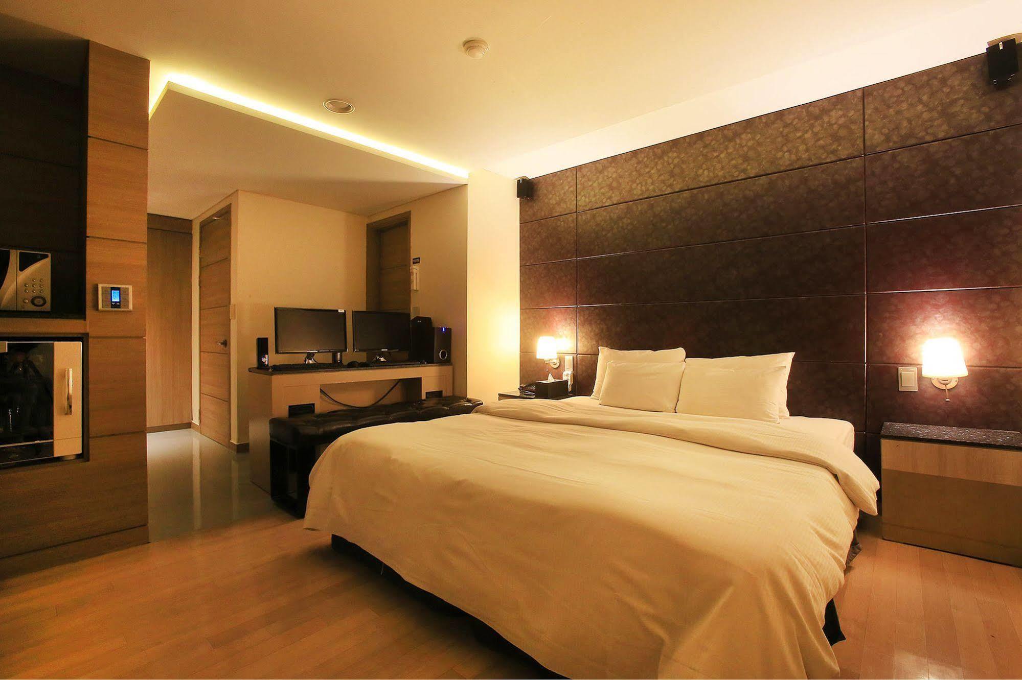 Tara Hotel Seoel Buitenkant foto