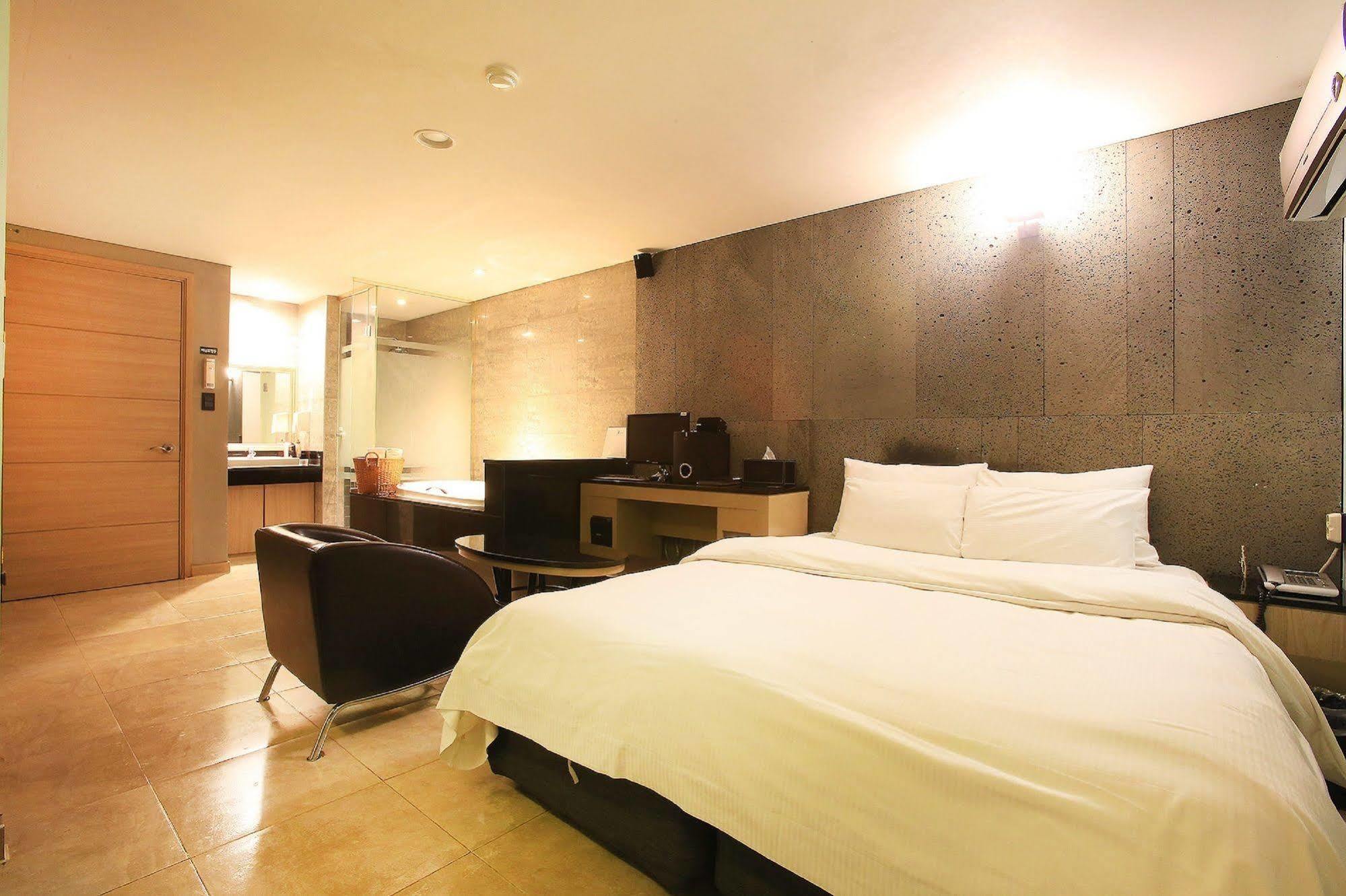 Tara Hotel Seoel Buitenkant foto