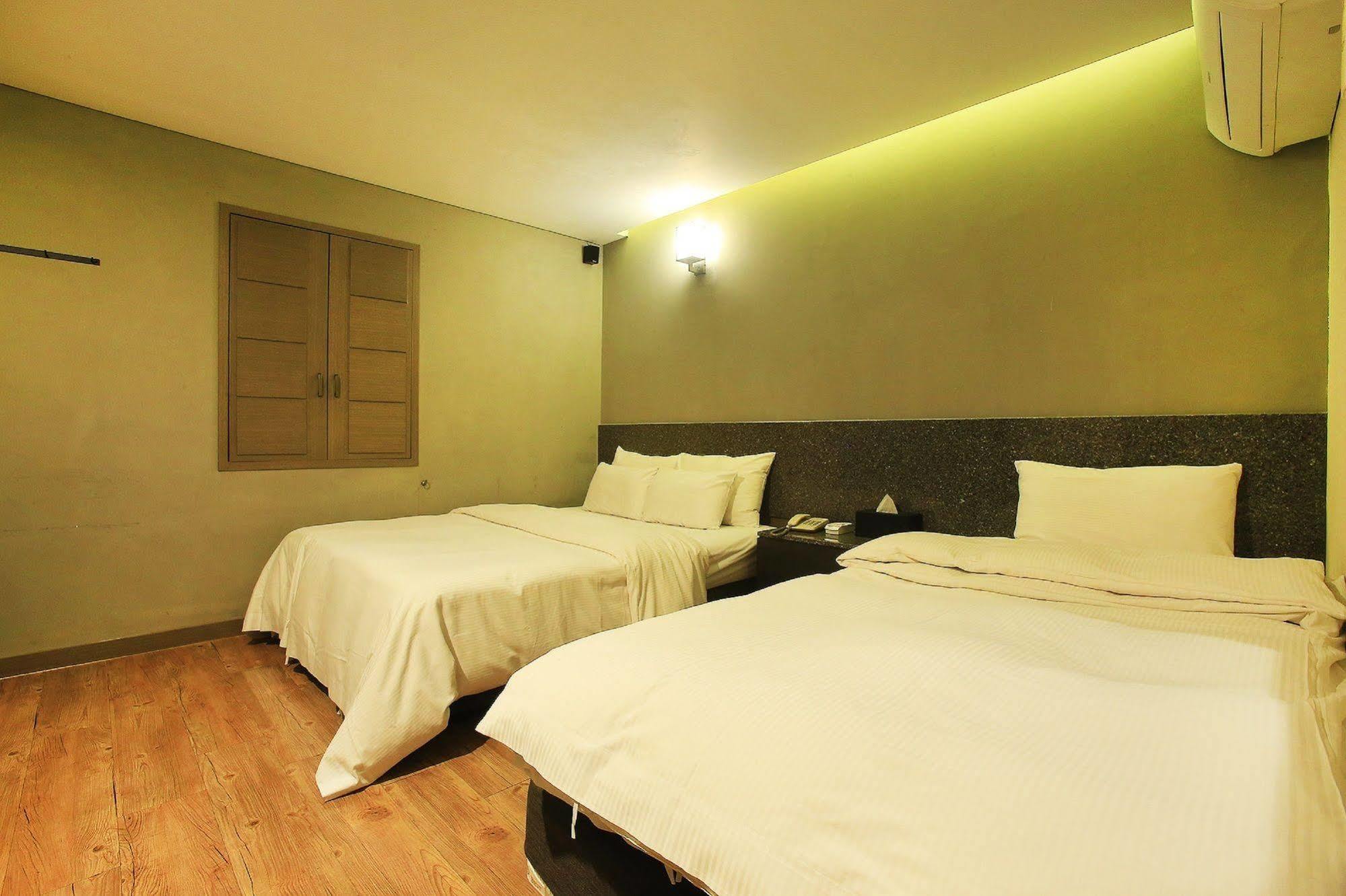 Tara Hotel Seoel Buitenkant foto