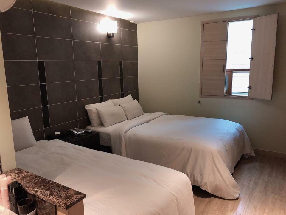 Tara Hotel Seoel Buitenkant foto